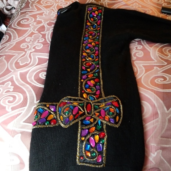 Holiday Sweater - Picture 5 of 6